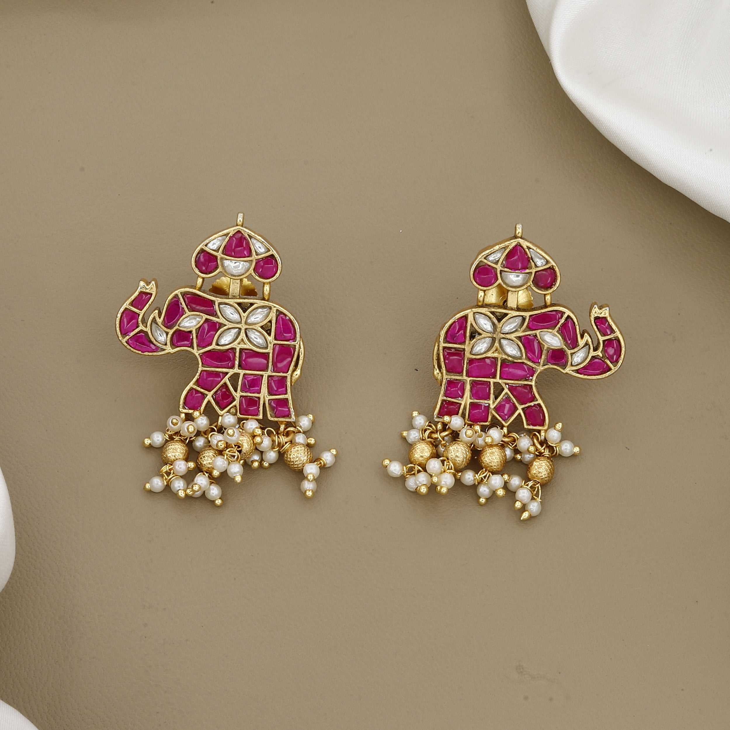 Elegant Kemp Stone Elephant Necklace Set with Matching Earrings