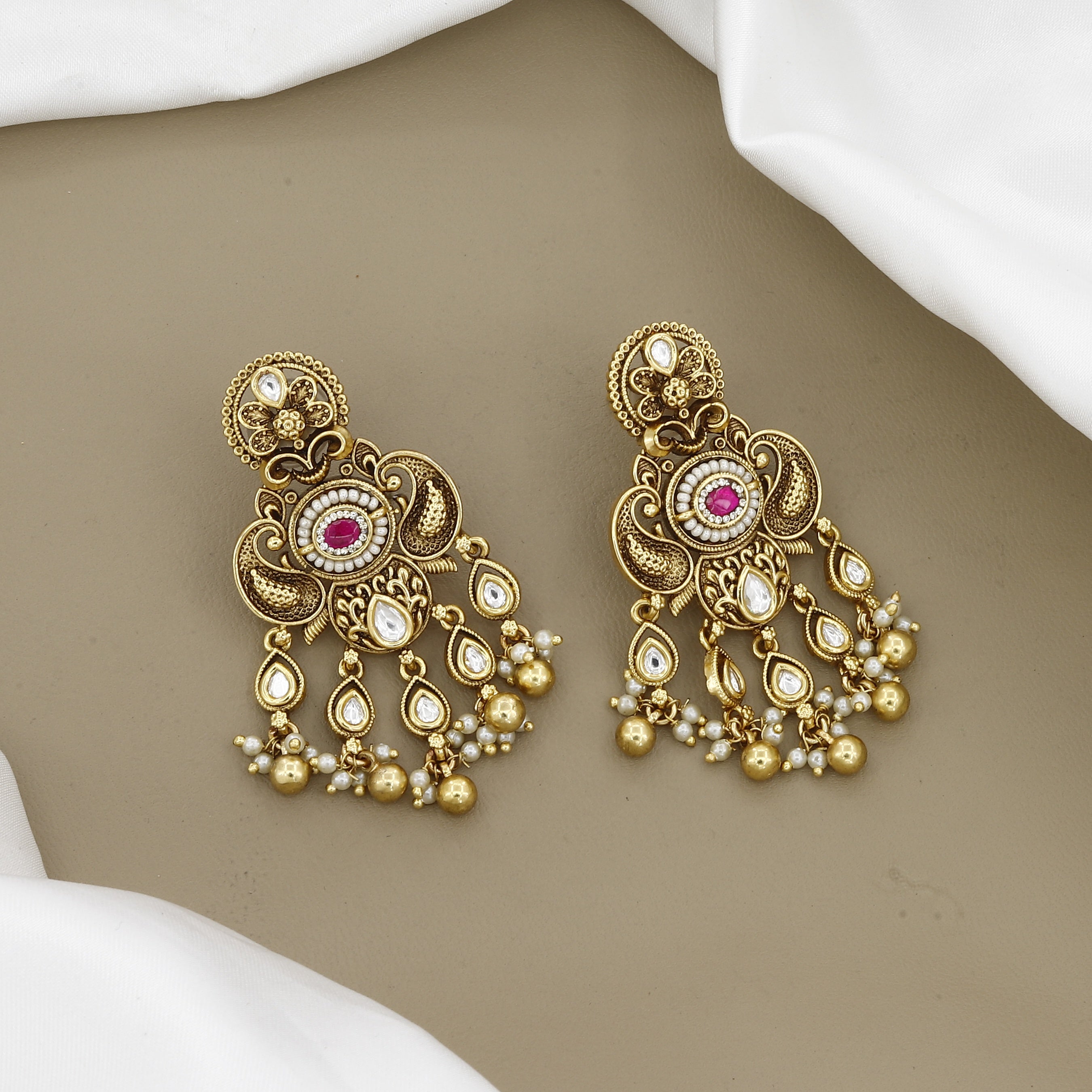 Vintage-Style Kundan & Pearl Necklace Set