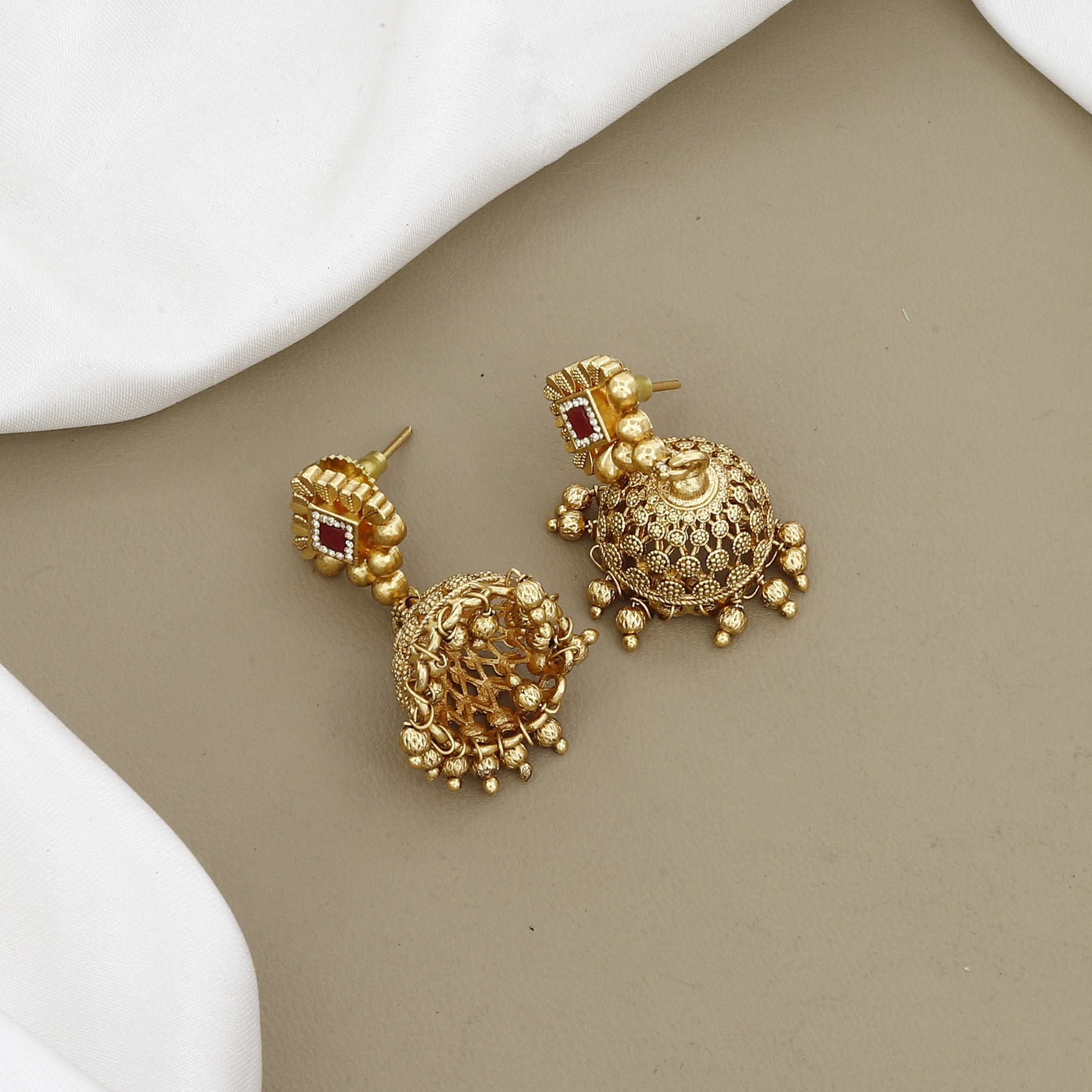 Antique Matte Gold-Plated Necklace Set With Ruby Stones