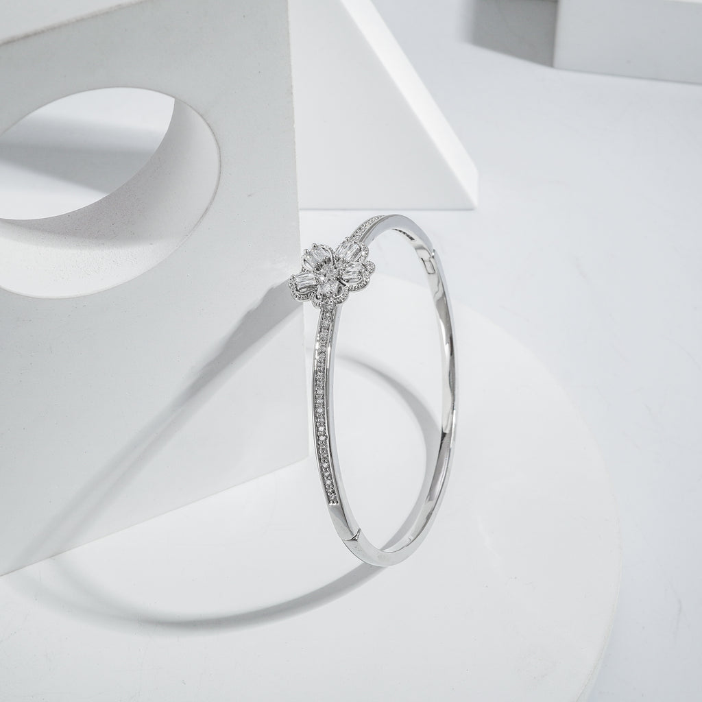 18k American Diamond Flower Design Silver Kada