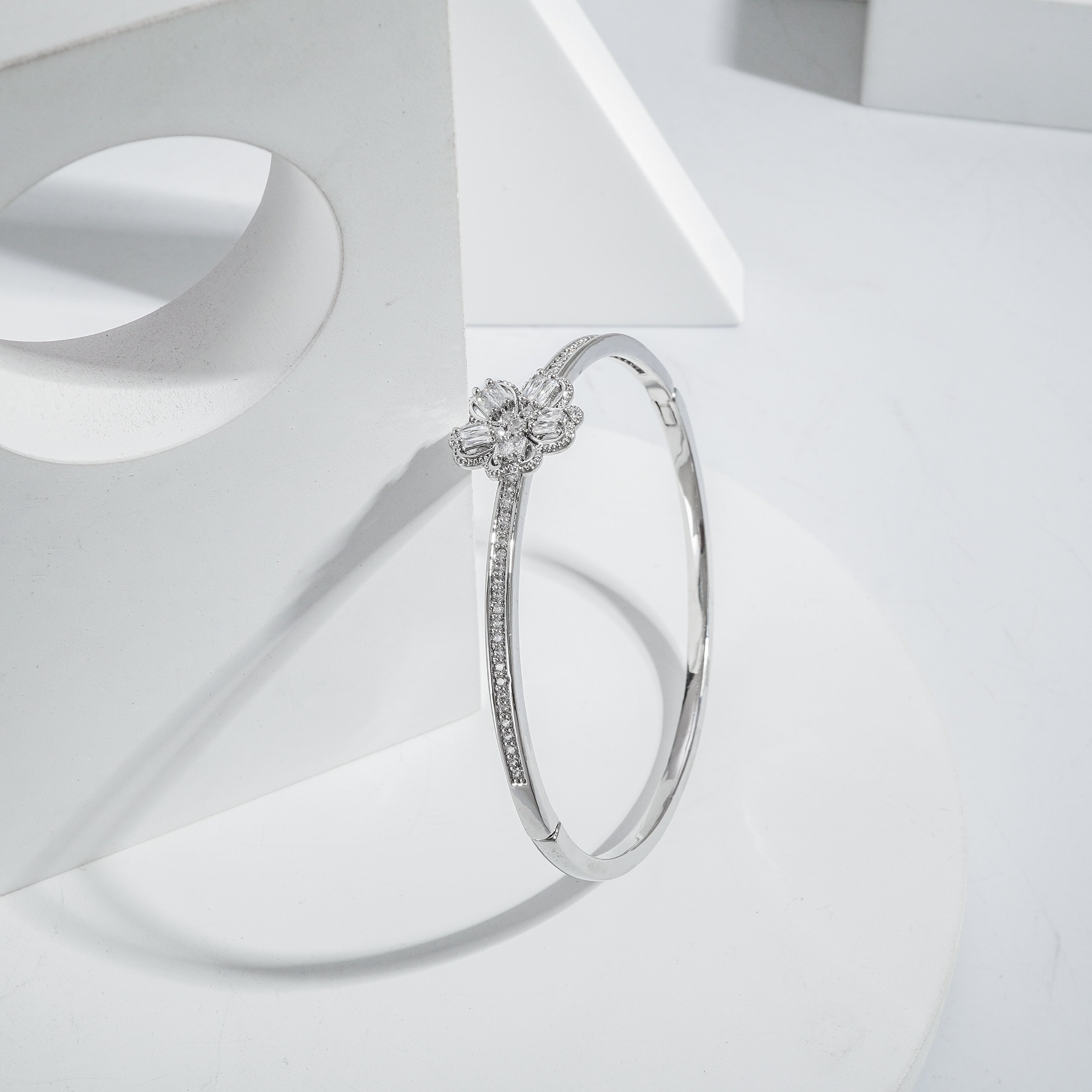 18k American Diamond Flower Design Silver Kada