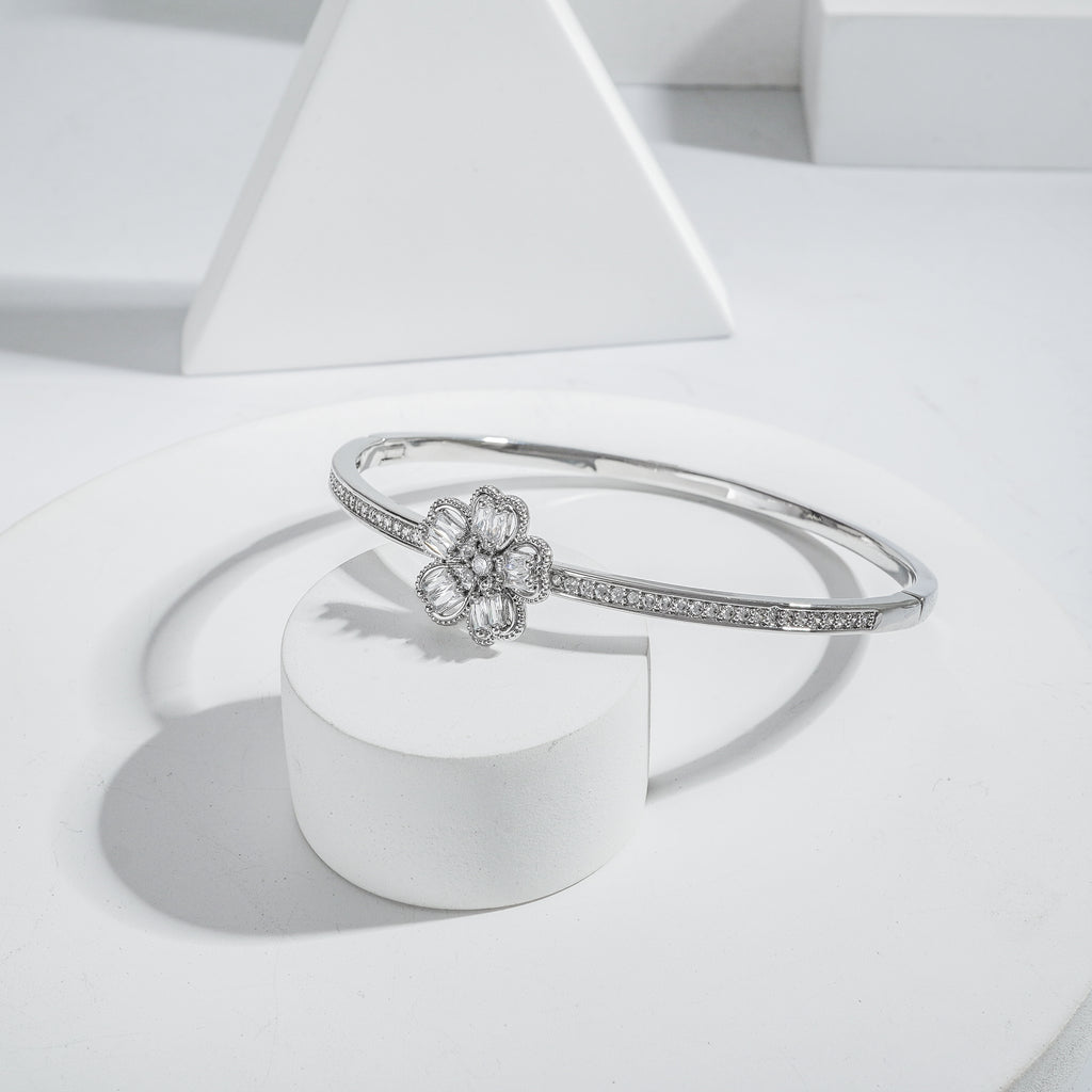 18k American Diamond Flower Design Silver Kada