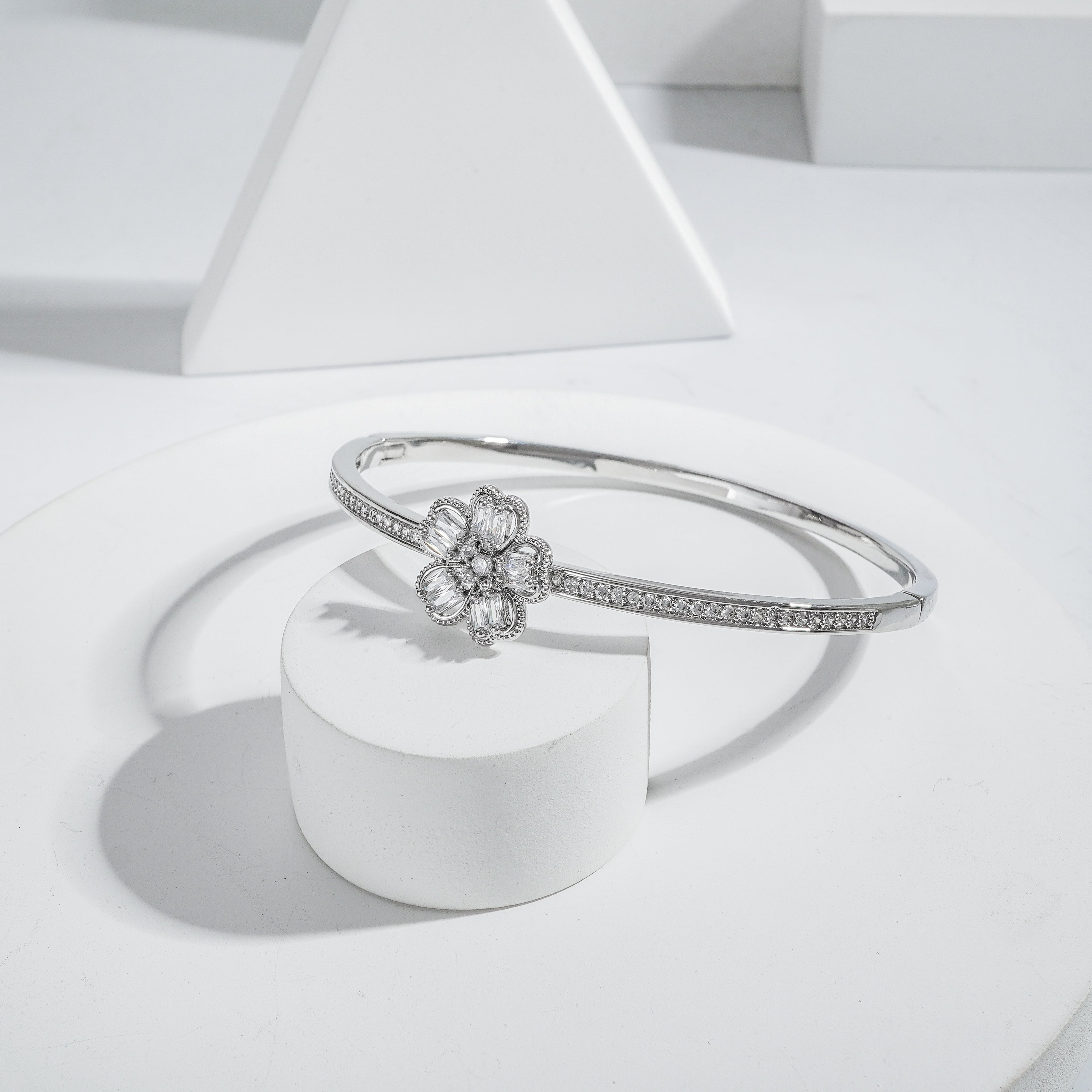 18k American Diamond Flower Design Silver Kada