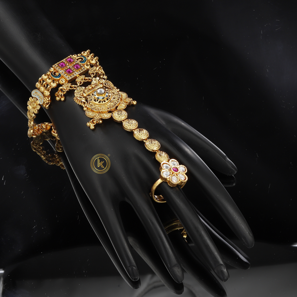 Elegant Hath Panja with Traditional Design