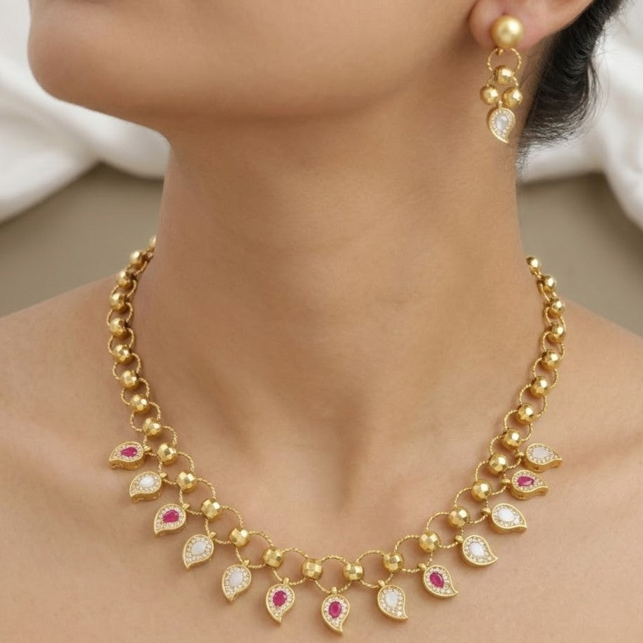 MIni Elegant Gold-Plated Teardrop Motif Necklace Set with Earrings