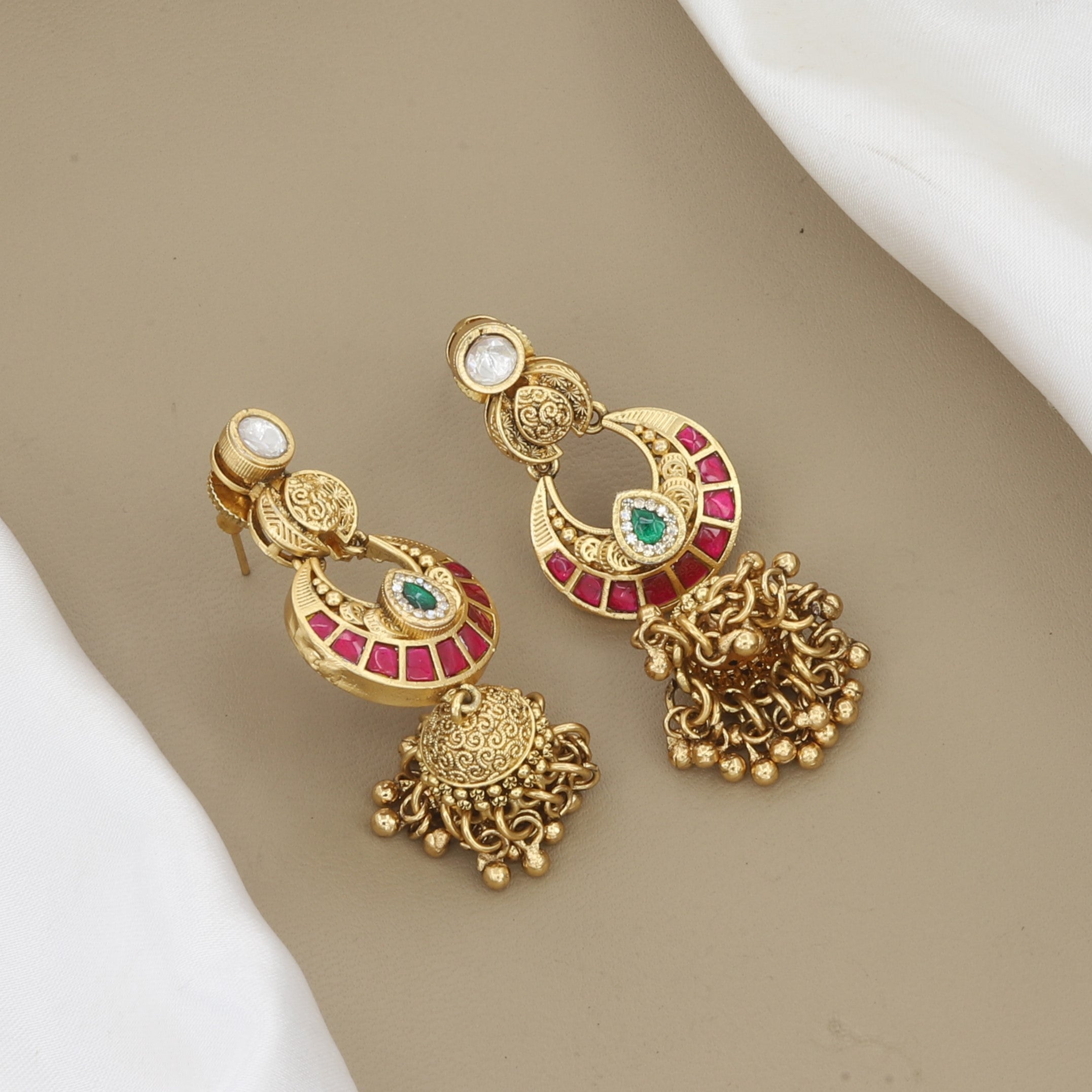 Antique Gold Kundan Chandbali Necklace Set with Earrings