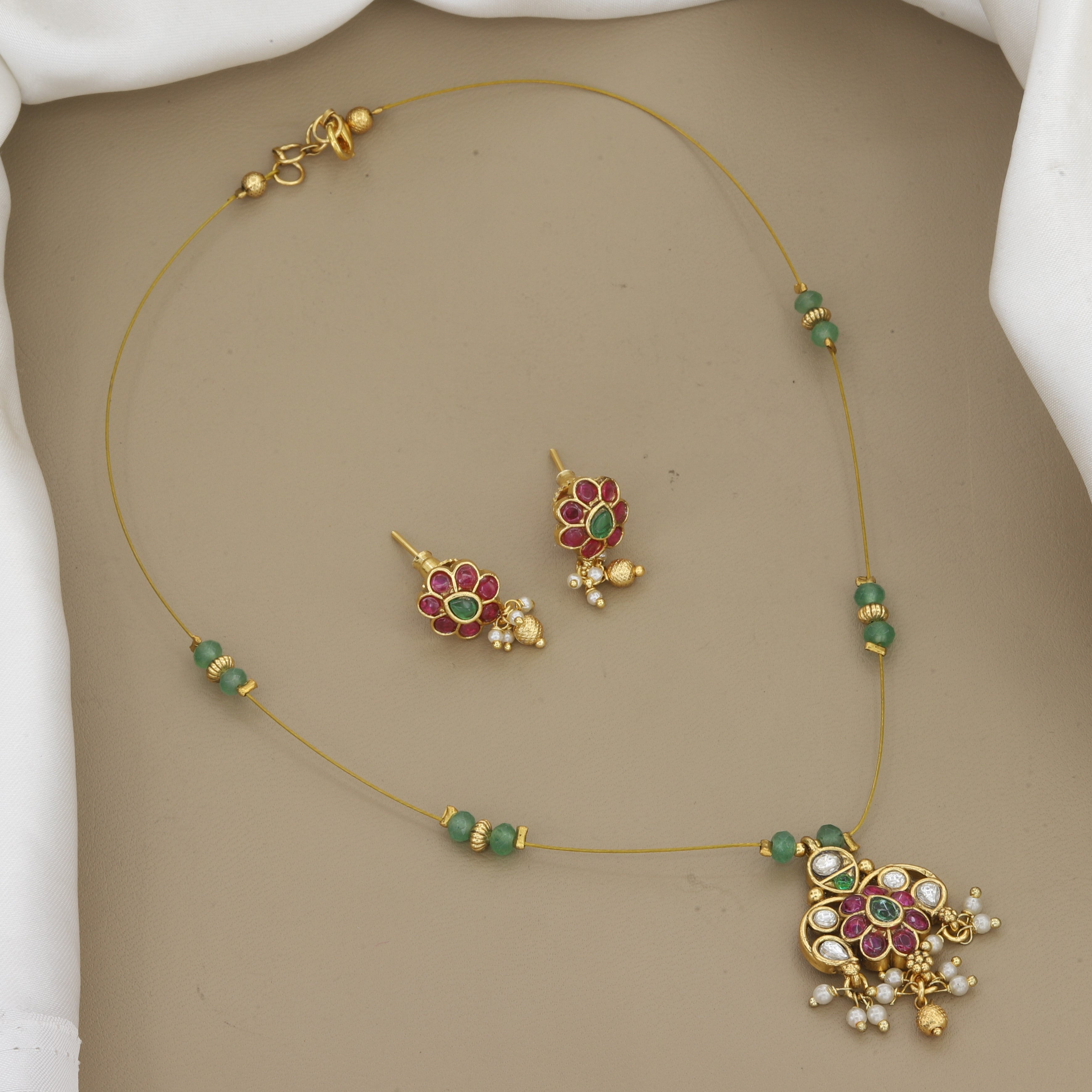 Delicate Gold Wire Necklace Set with Floral Stone Pendant