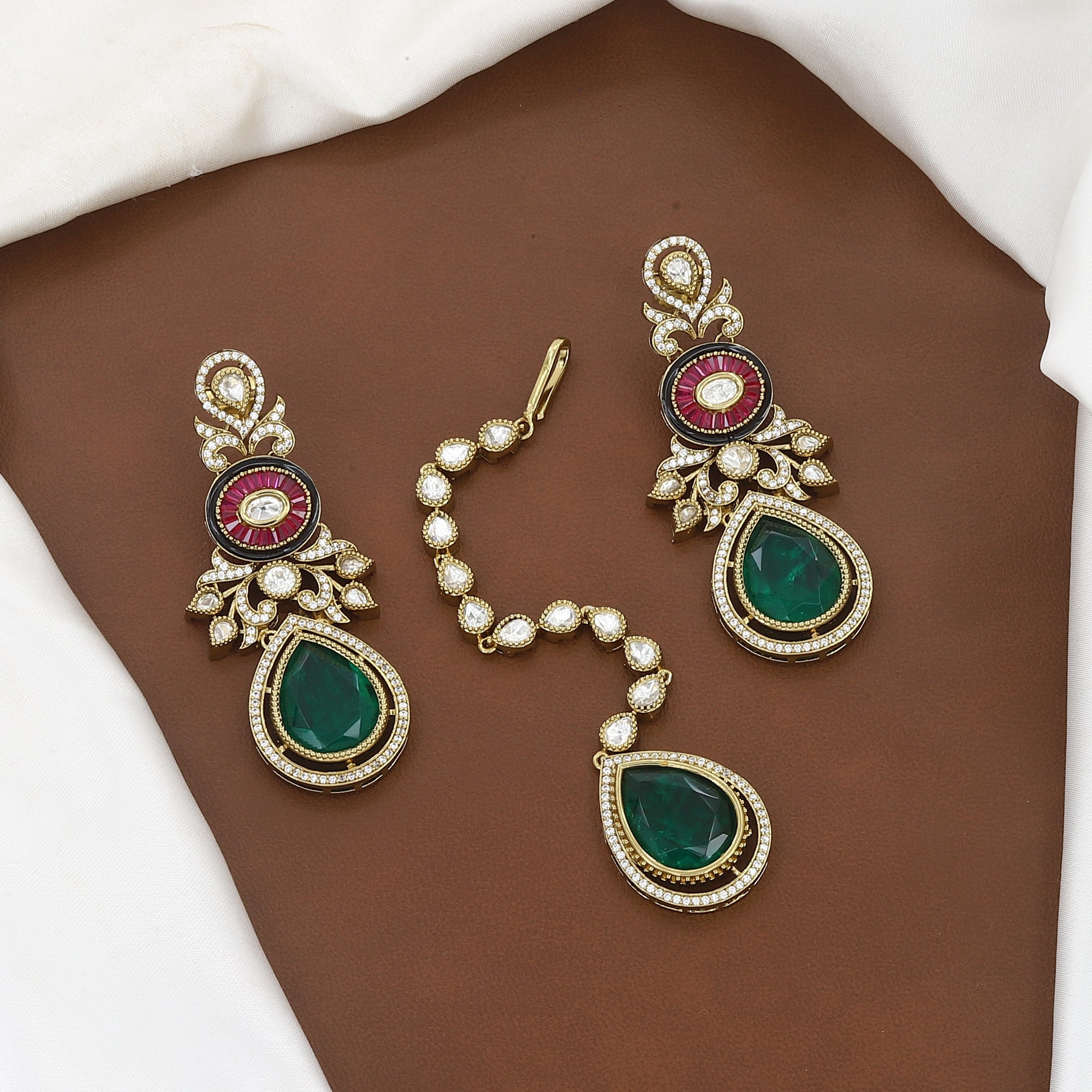 Royal Teardrop Emerald Polki Necklace Set with Maang Tikka