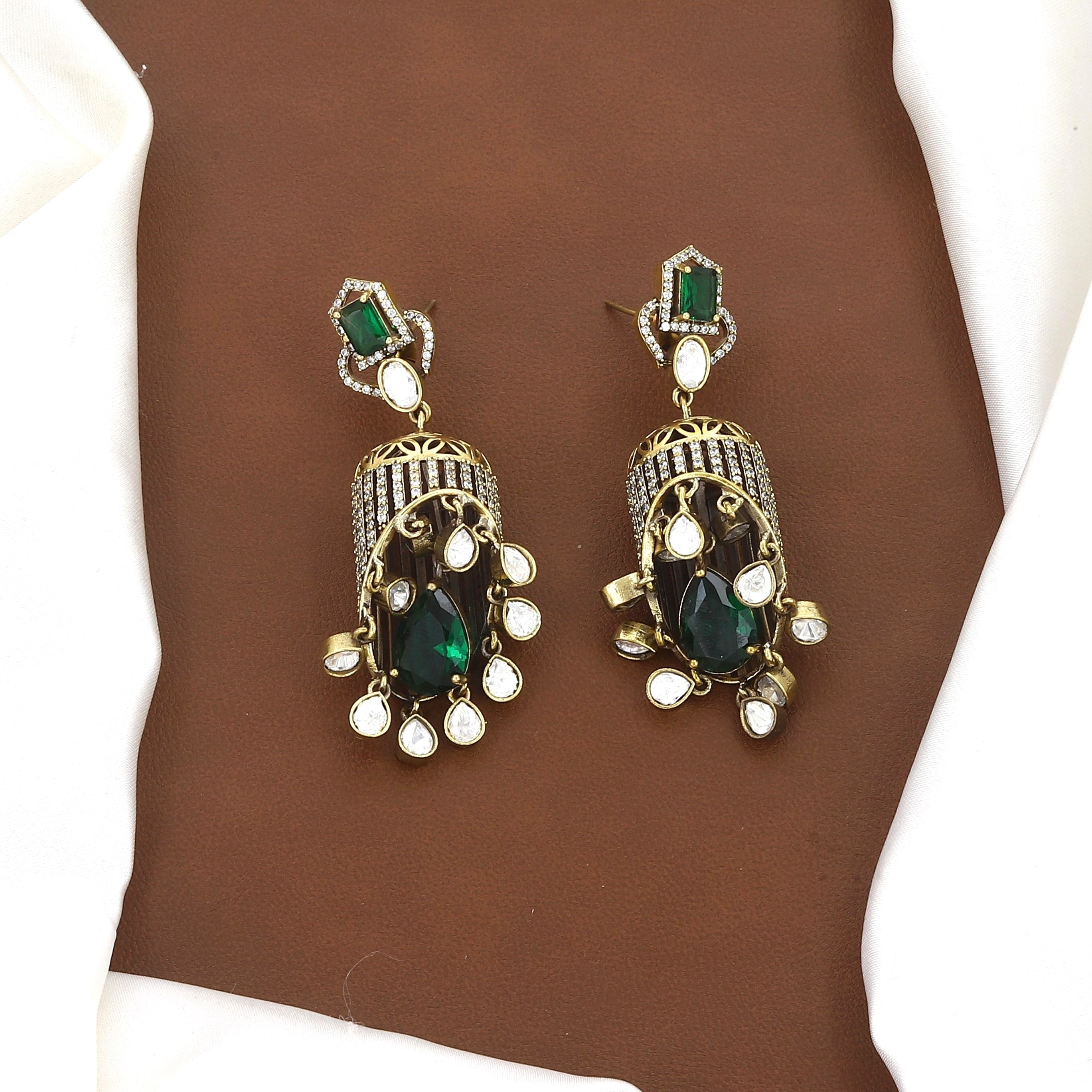 Antique Gold Emerald Medium Size Kundan Earrings