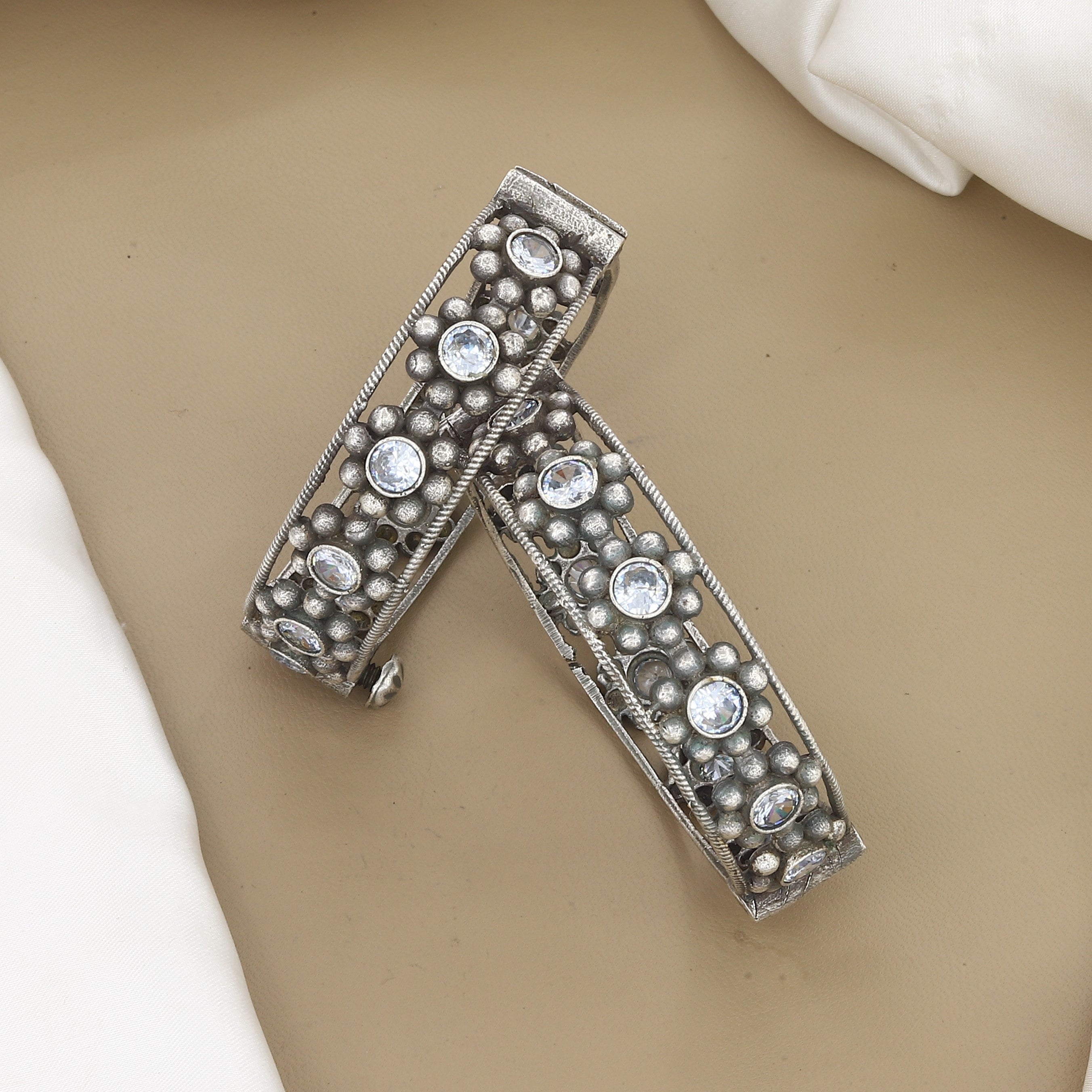Handcrafted Oxidized Silver Flower Patla Set for Women