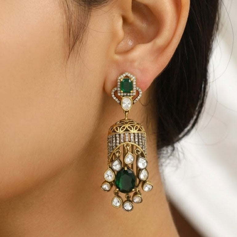 Antique Gold Emerald Medium Size Kundan Earrings