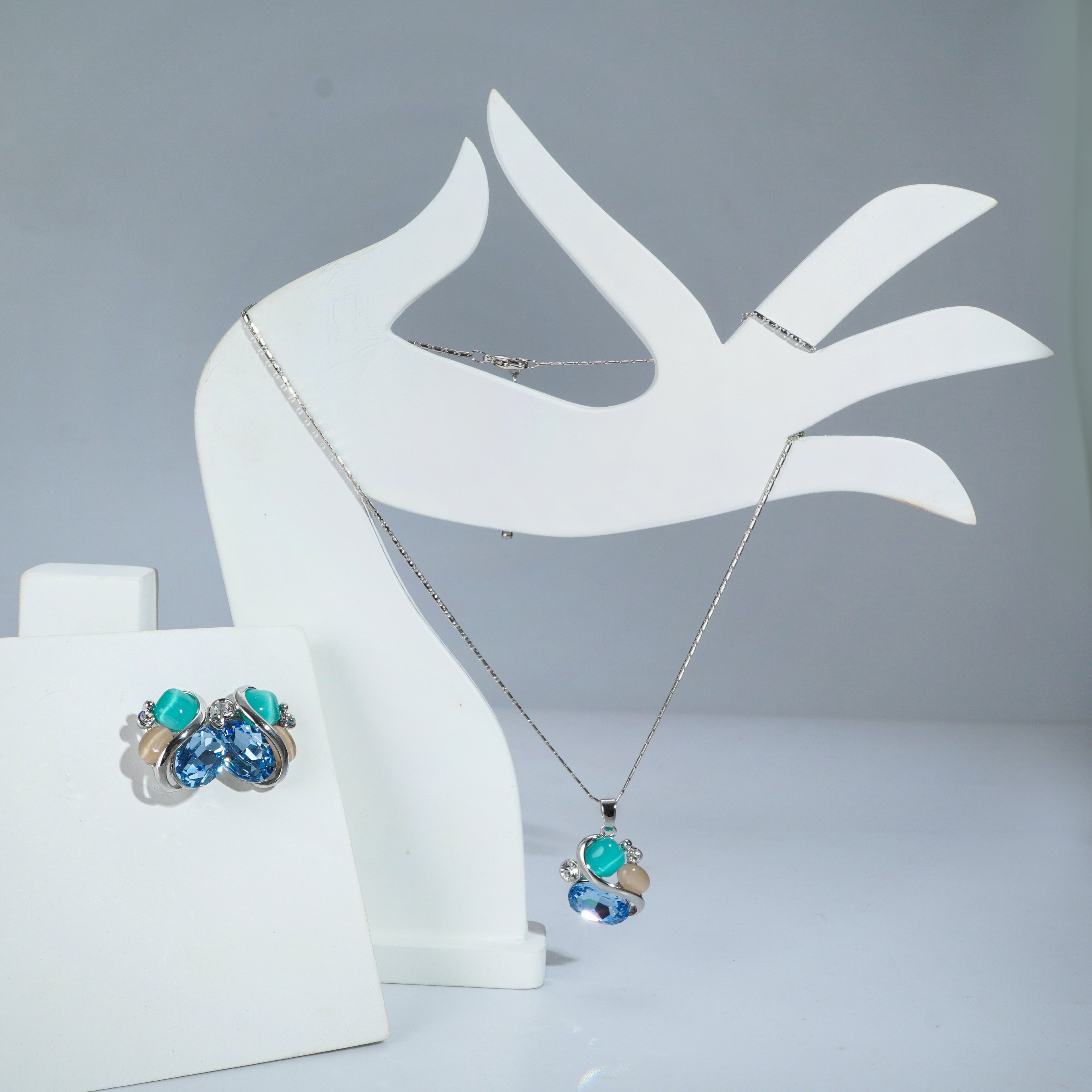 18k Silverpolished Swarovski Multi Stone Pendent Set