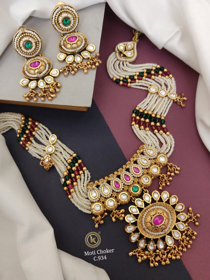 Women Wedding Wear Kundan Short Moti Necklace