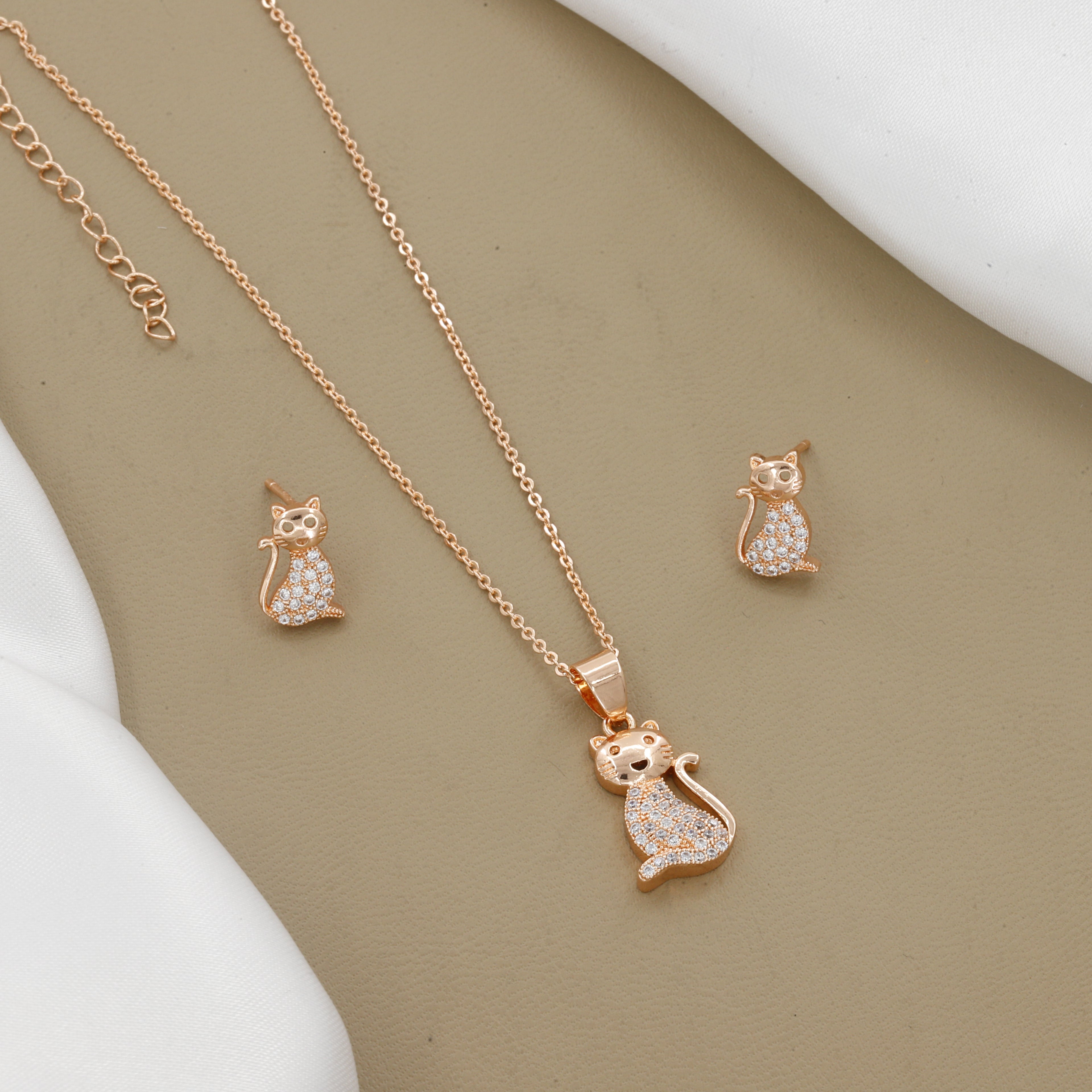 Adorable Cat Design Pendent & Earring Set