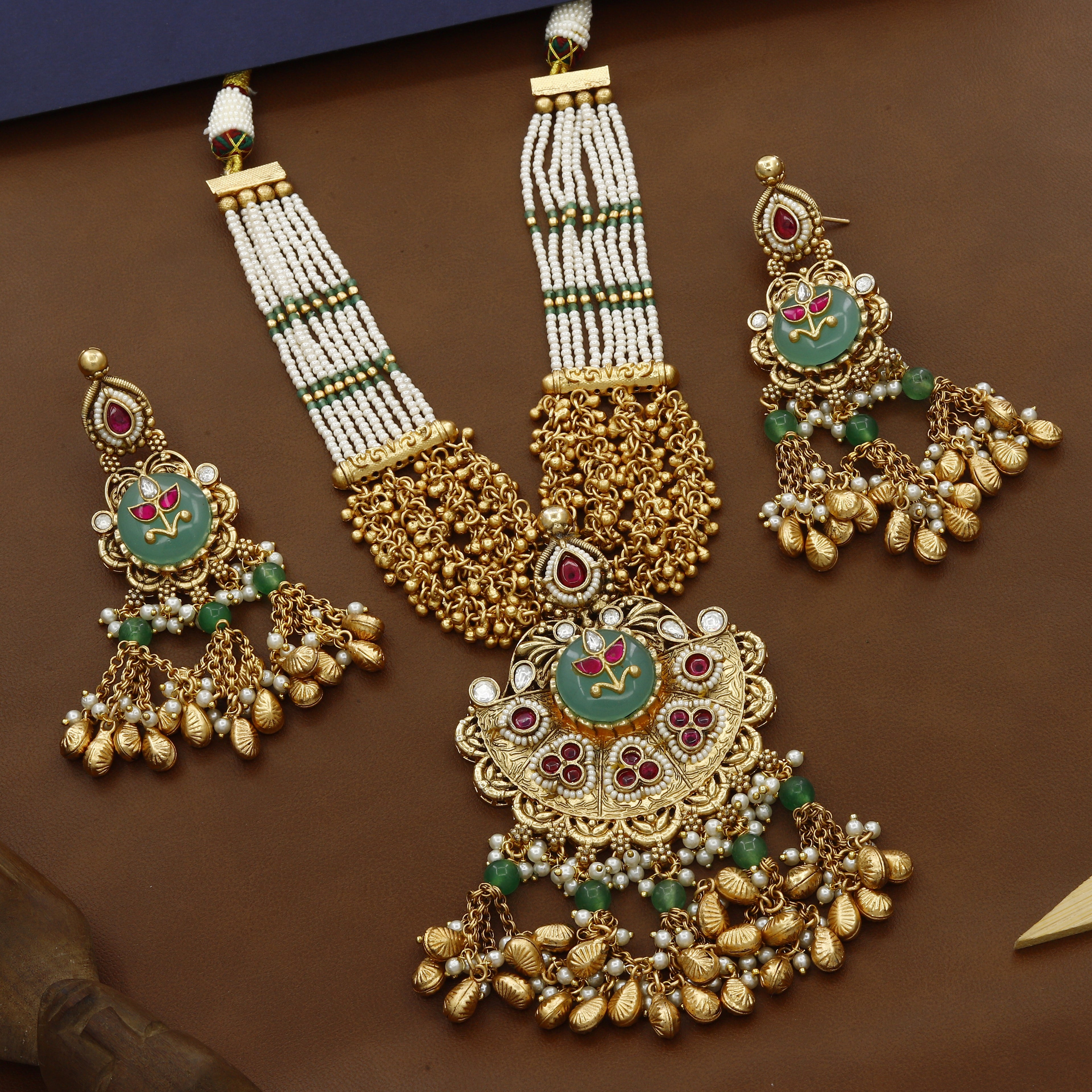 Big Pendent Medium Heritage Necklace With Long Earrings