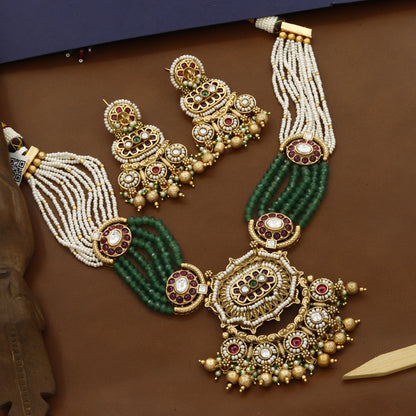 Big Pendent Short Moti Border Choker Set