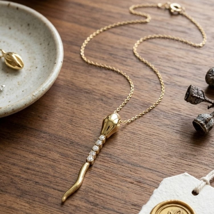 Delicate Accent Pendant Modern Gold Wavy Drop Necklace