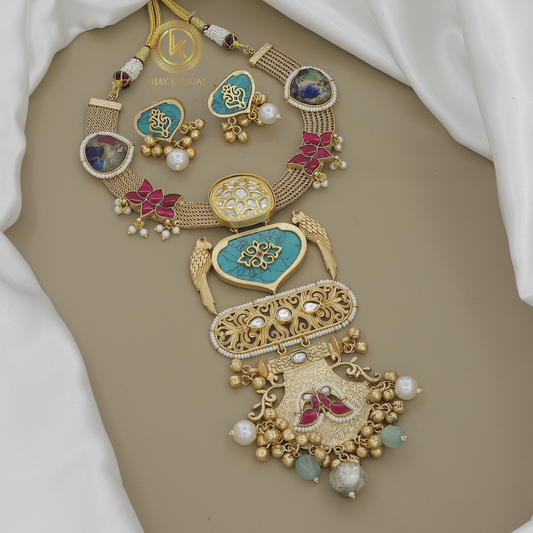 Intricate Mesh Chain Necklace with Colorful Stone