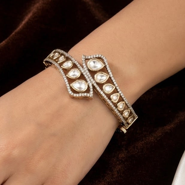 Mehndi Polished Bangle with Teardrop Polki Stones & CZ Border