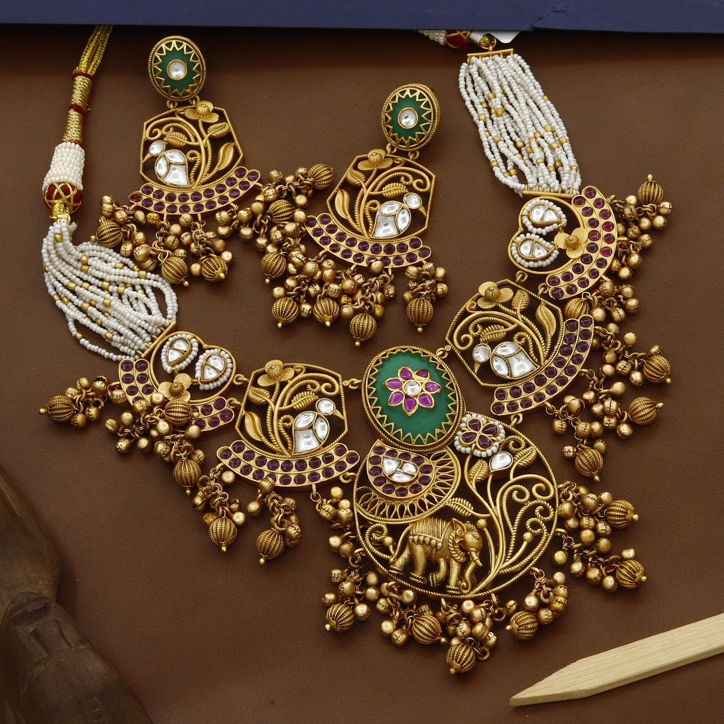 Vintage Design Elegant Short Heritage Necklace