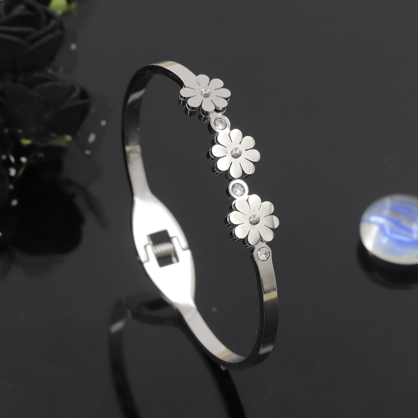 women 18k Silver Plated Flower Designer Kada