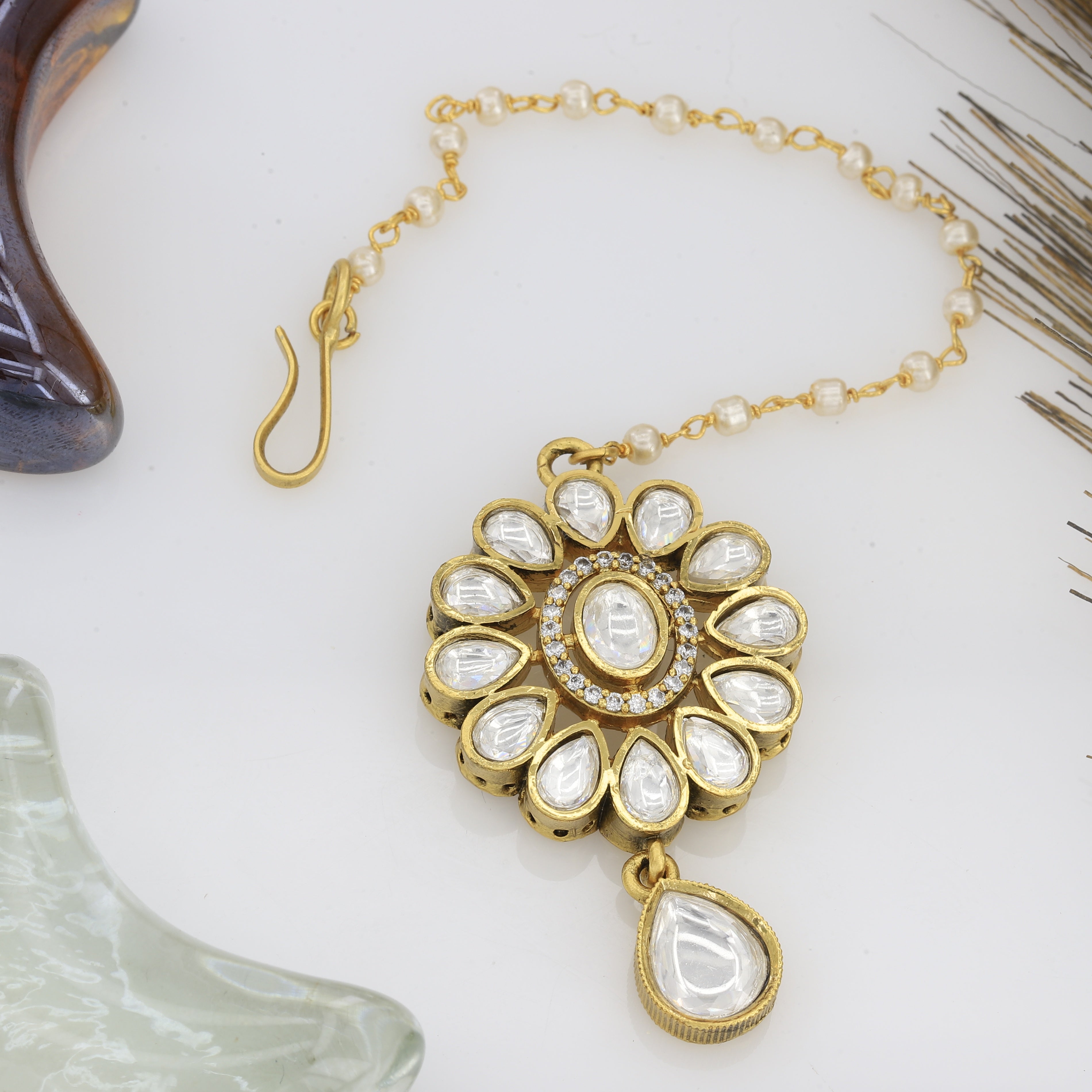Antique Jadar Kundan Maang Tikka With Colours