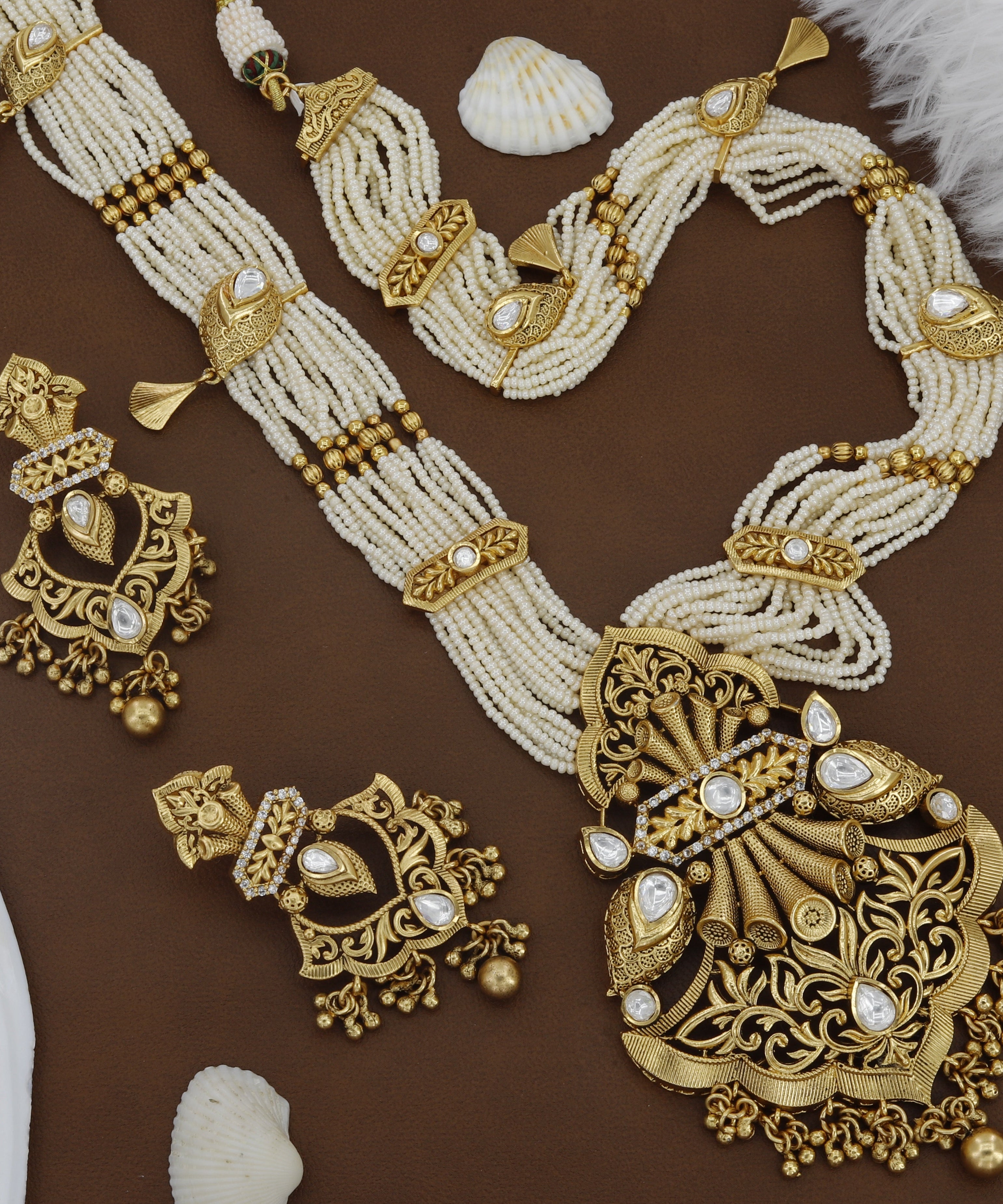 Moti Set With Colors And Includes Kundan