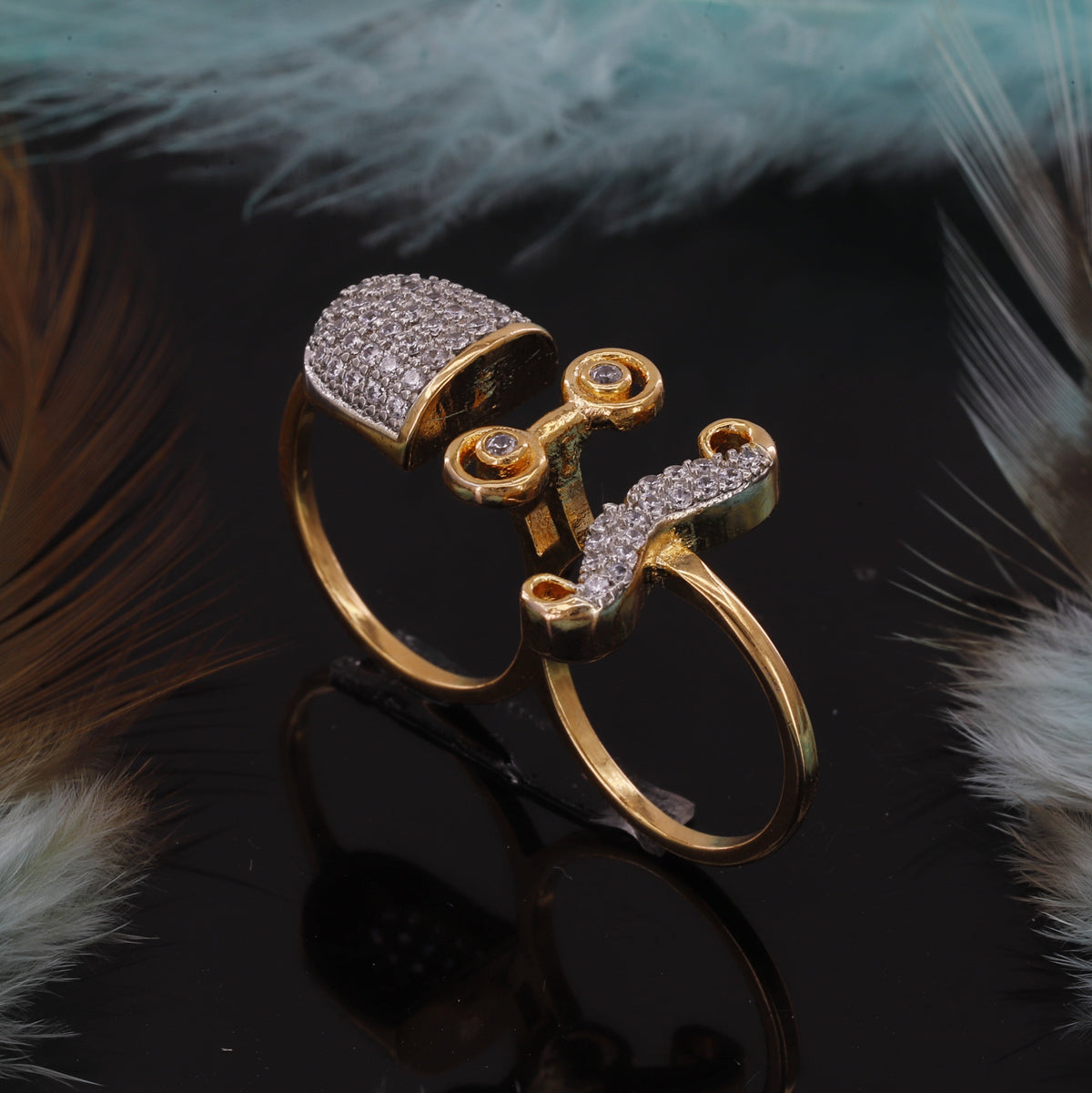 Unique Design Two Finger Wear Diamond Ring