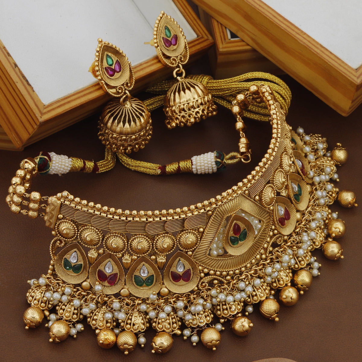 Broad Neck Choker Set With Jumkha Earrings