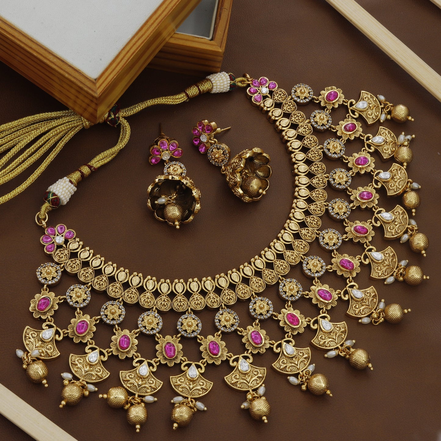 Queen Pink Kundan Necklace Set For Women