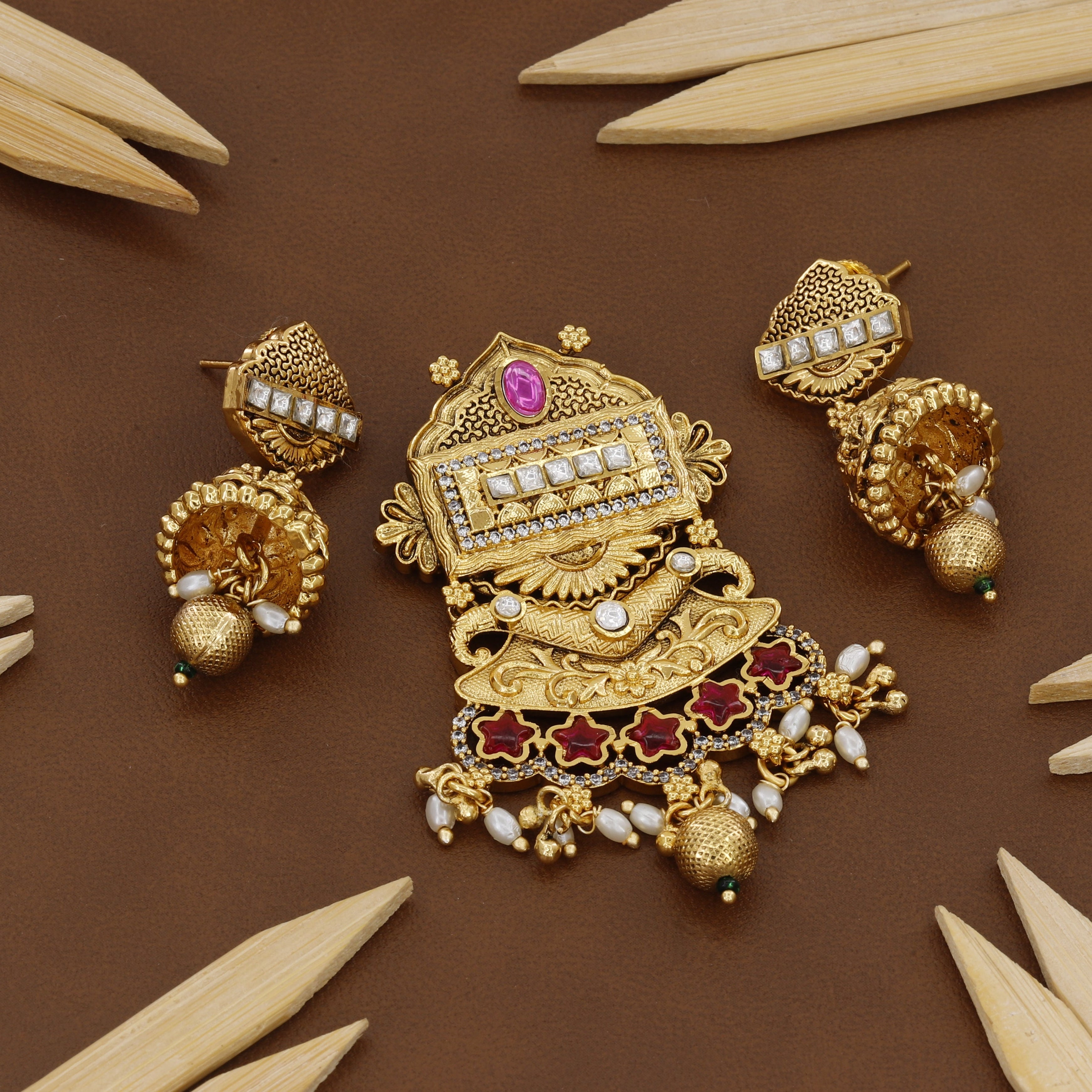 Pendent Butti Includes Kundan And Latkans