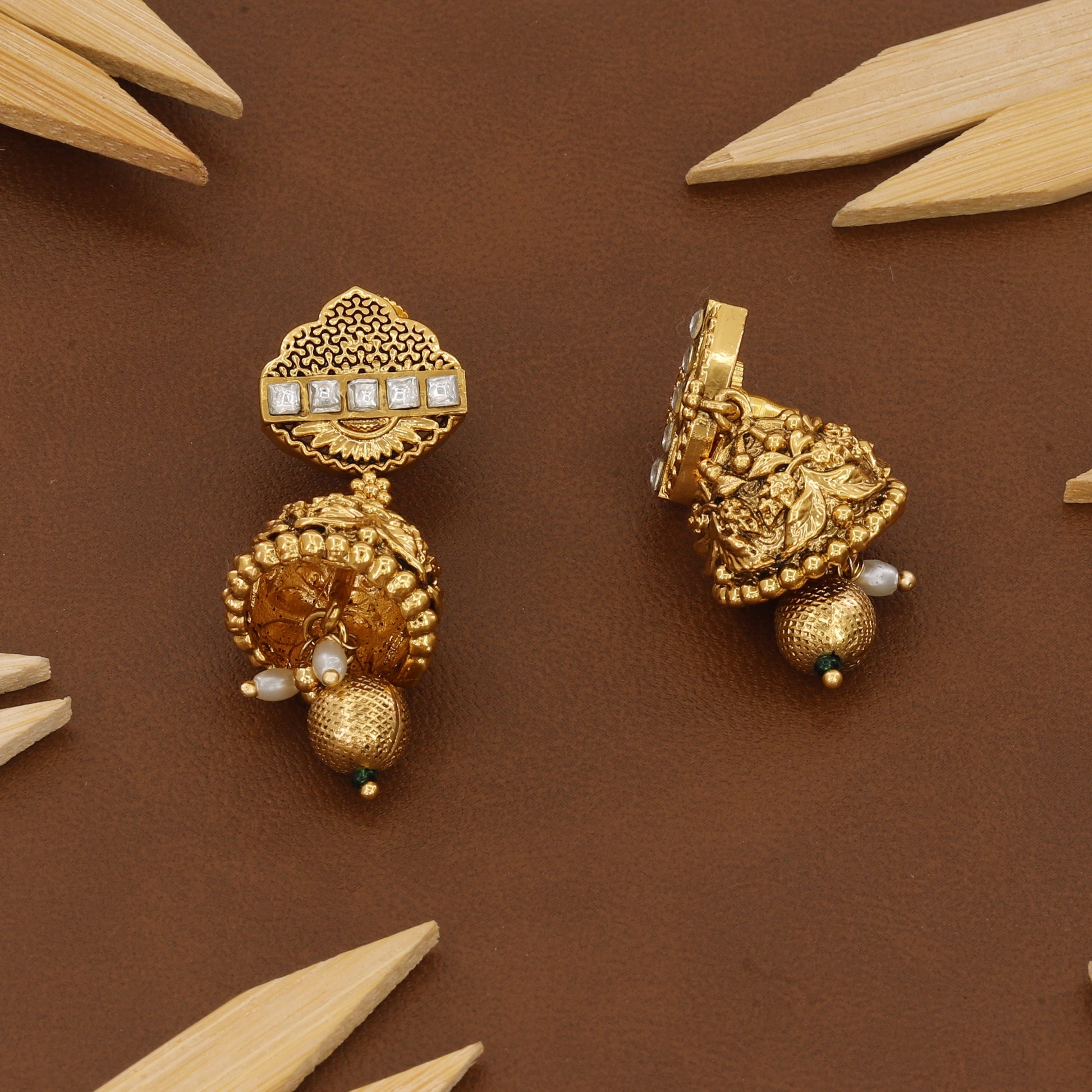 Pendent Butti Includes Kundan And Latkans