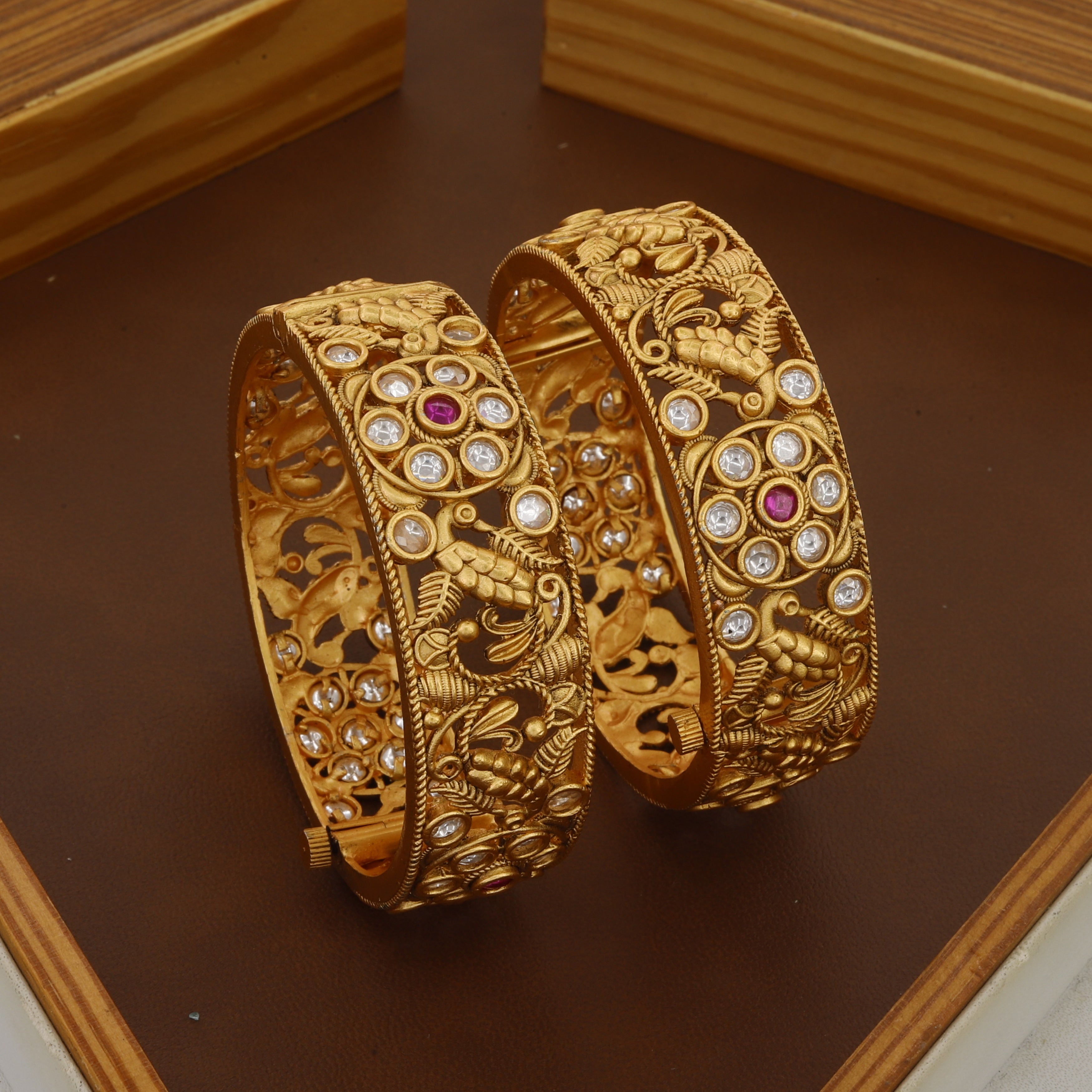 Round Kundan Antique Patla