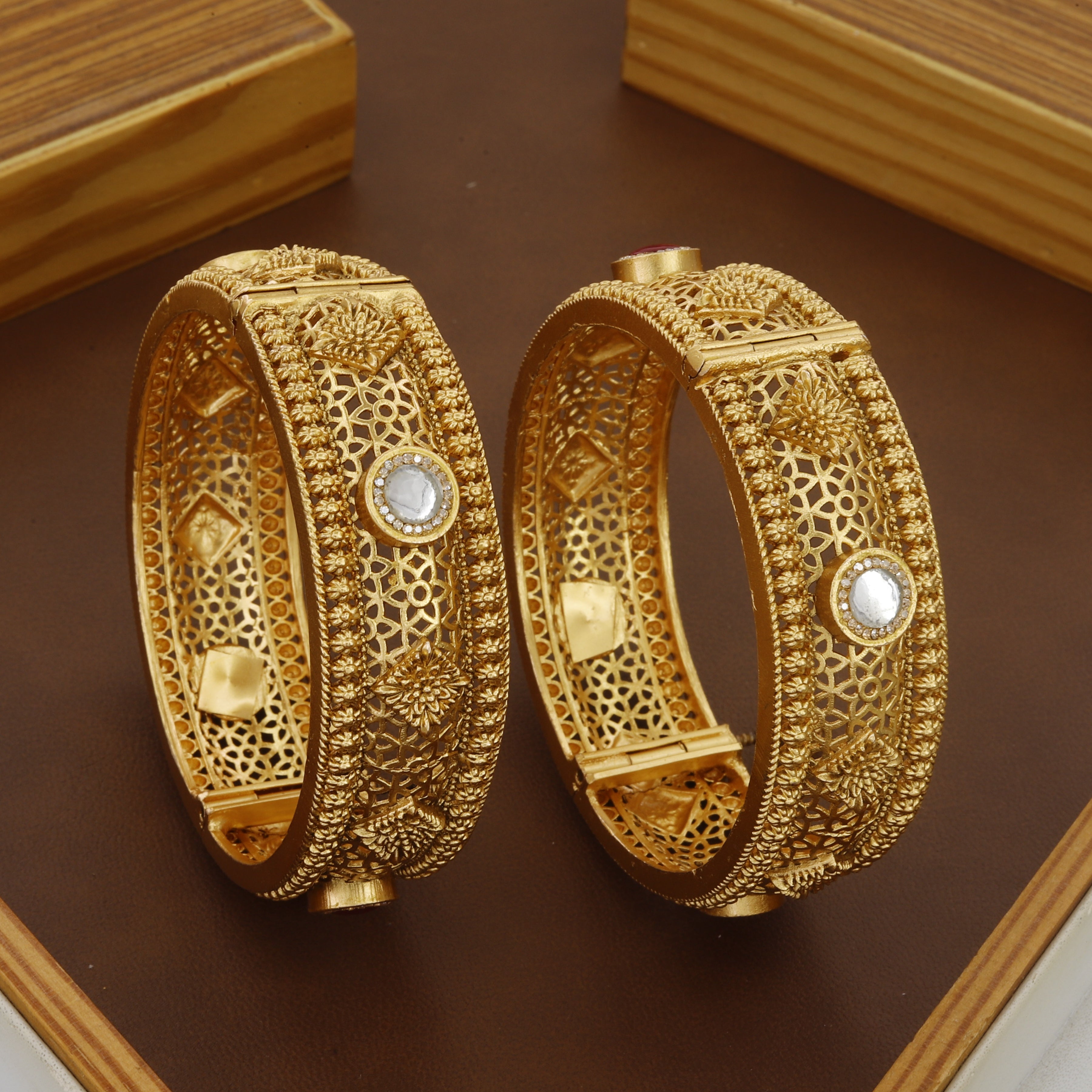 Stunnig Antique Patla For Women