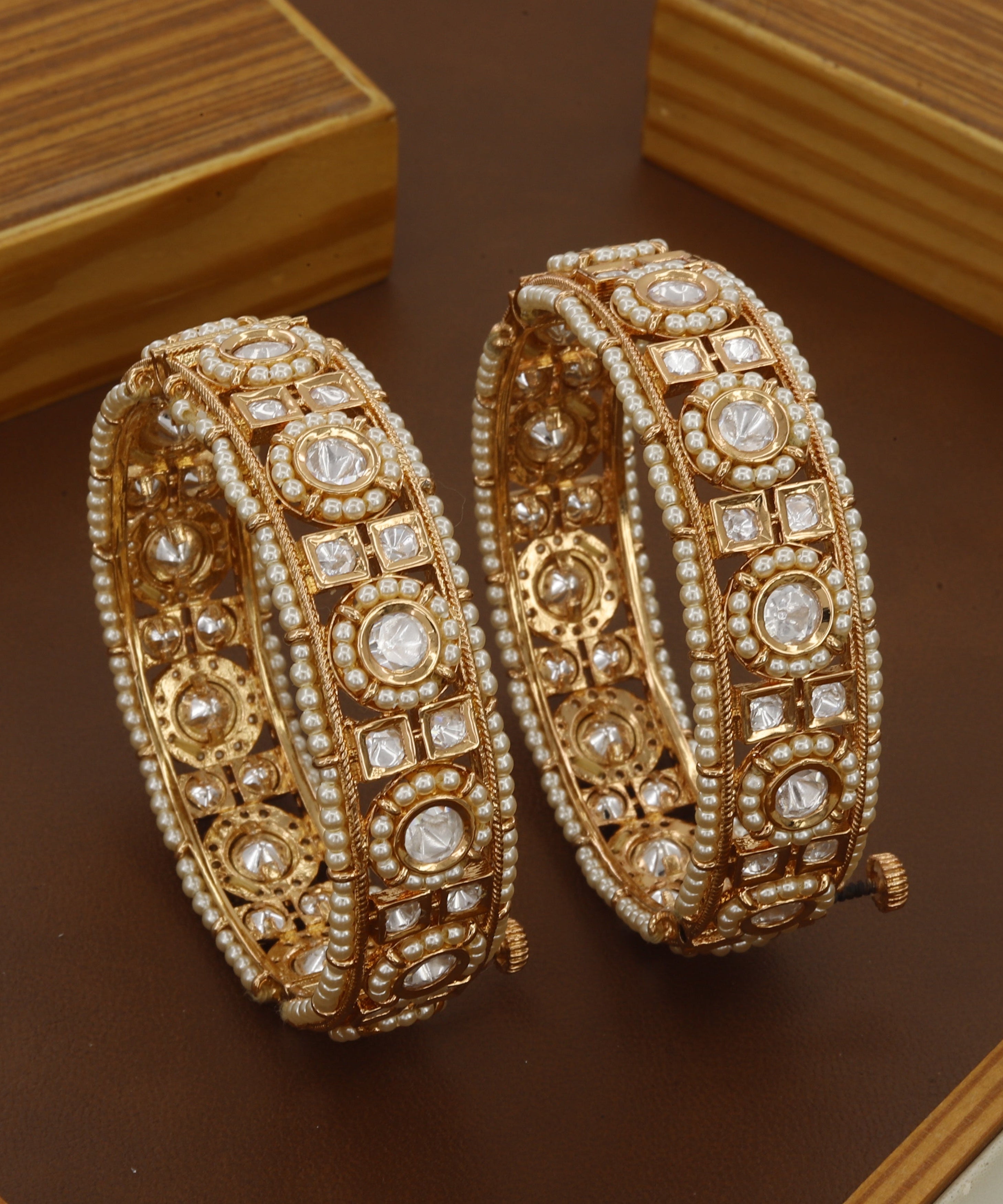 Antique Kundan Patla With Moti Border