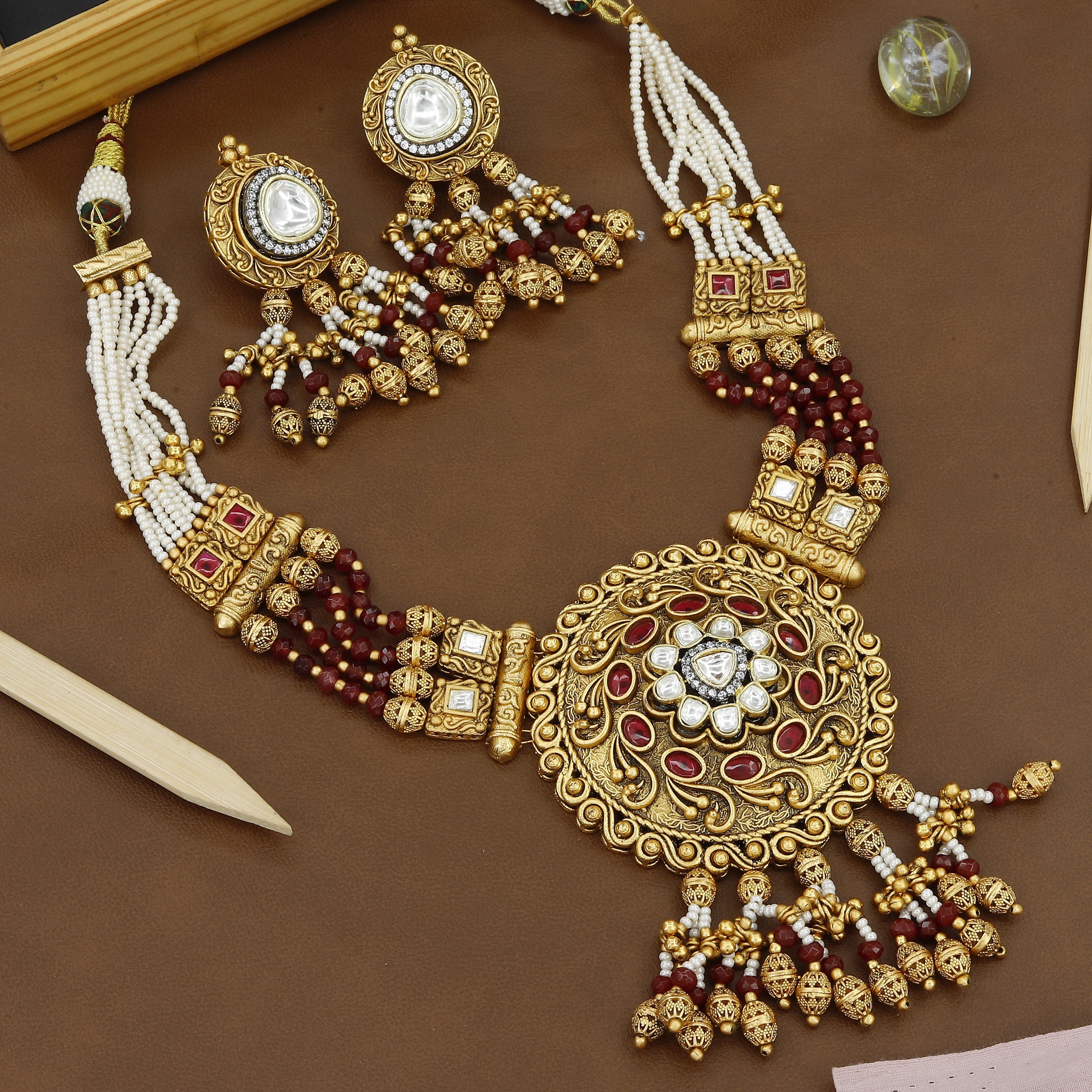 Antique Kundan Bandhay Moti Set With Earrings