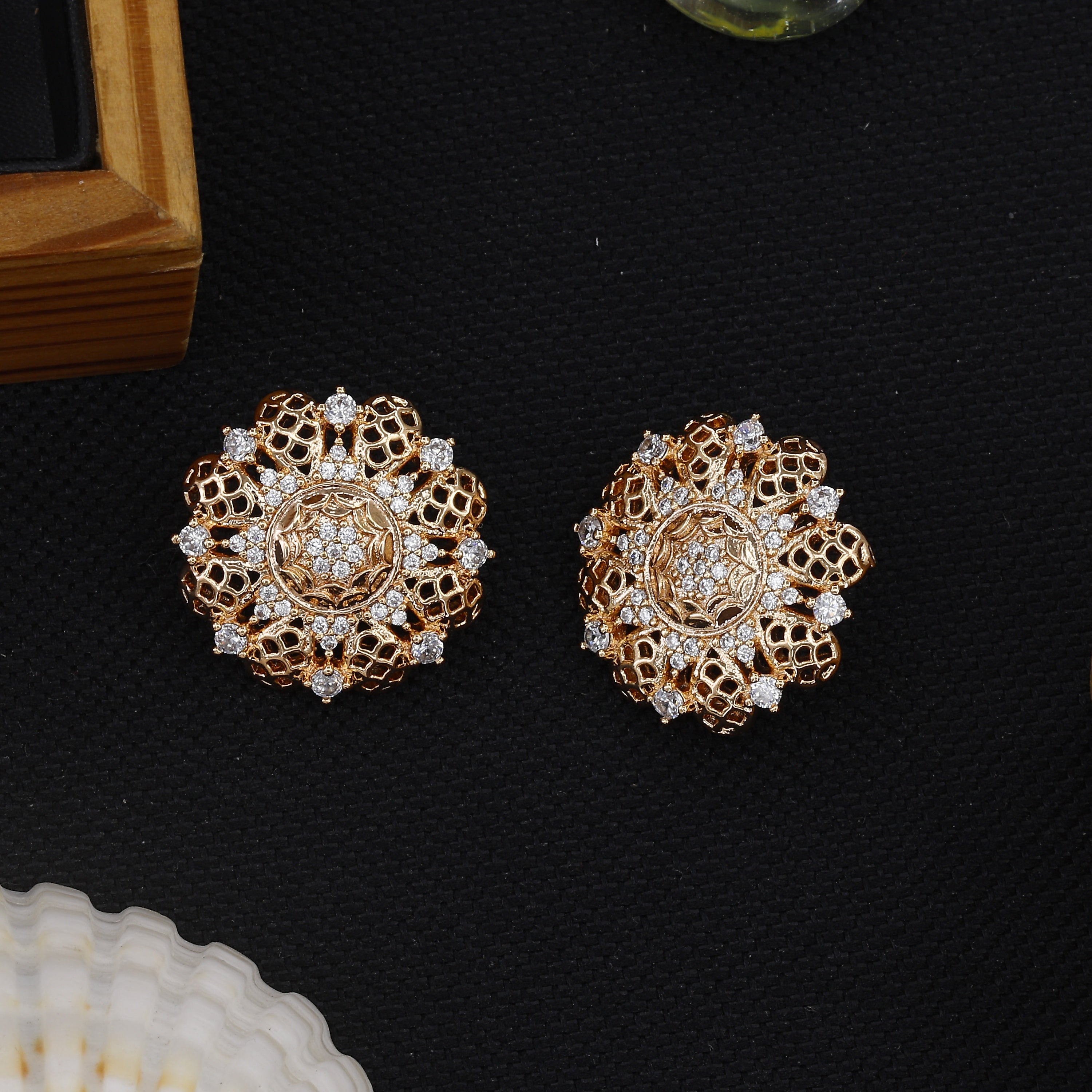 New Flower Design Type Diamond Pendent Butti